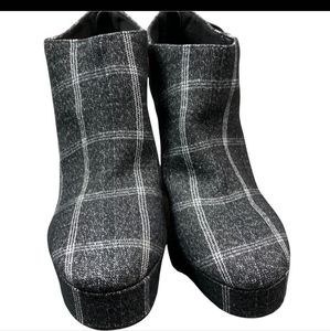 Maysie Platform Bootie Jessica Simpson.Approx. 2½" shaft height Approx. 10"